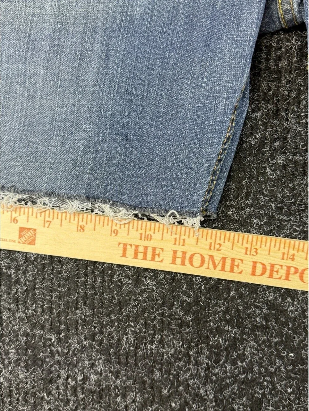 Signature by Levi Strauss & Co. Women’s Straight Mid Rise Denim Cutoff Shorts 24